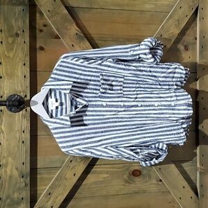 EVERLY BLUE WHITE STRIPED BUTTON DOWN TOP SIZE LARGE
